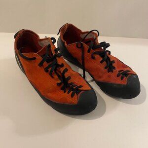Rock Pillars Climbing shoes Leather Red size 6.5